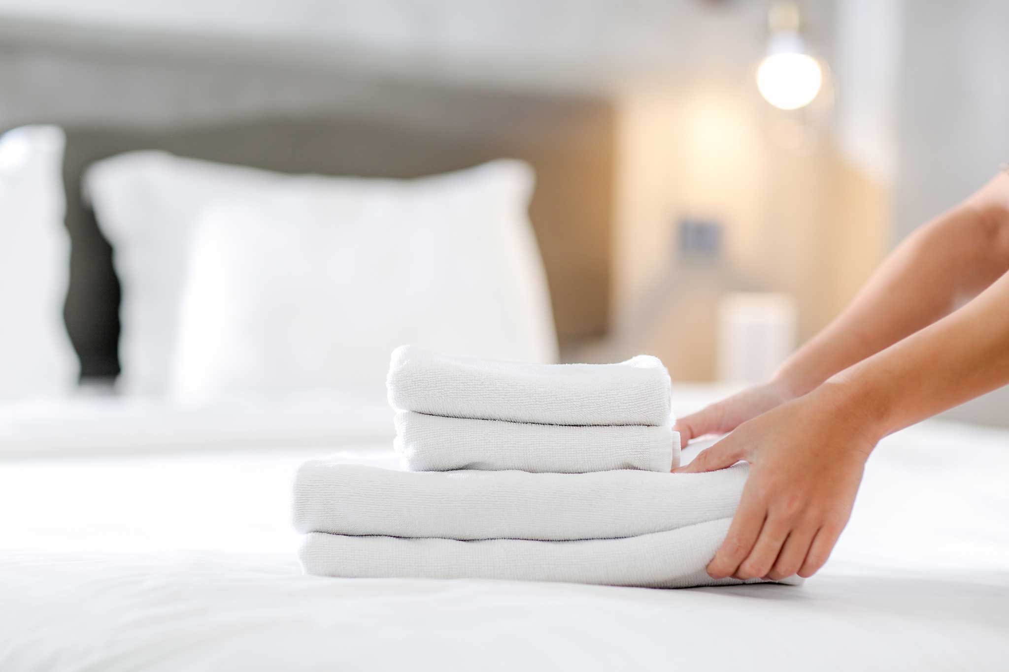 Doppelzimmer mit ca. 21 m², hell und modern eingerichtet und flexibel als Doppel- oder Zweibettzimmer im Niebuhrs Hotel in Friedrichsdorf – ab 84 € pro Nacht
